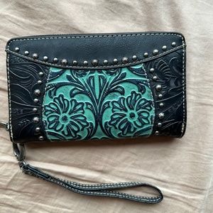 NWOT TRINITY RANCH Floral Tooled Western Wallet Blue